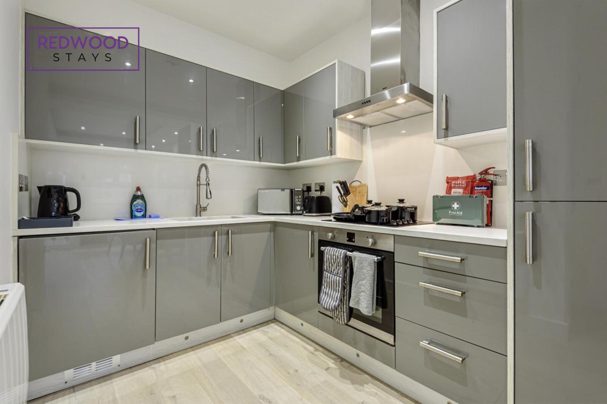 1 Bed 1 Bath Town Center Apartments For Corporates & Contractors, Wifi, Netflix And Parking On Selected Units By Redwood Stays Алдерсхот Экстерьер фото