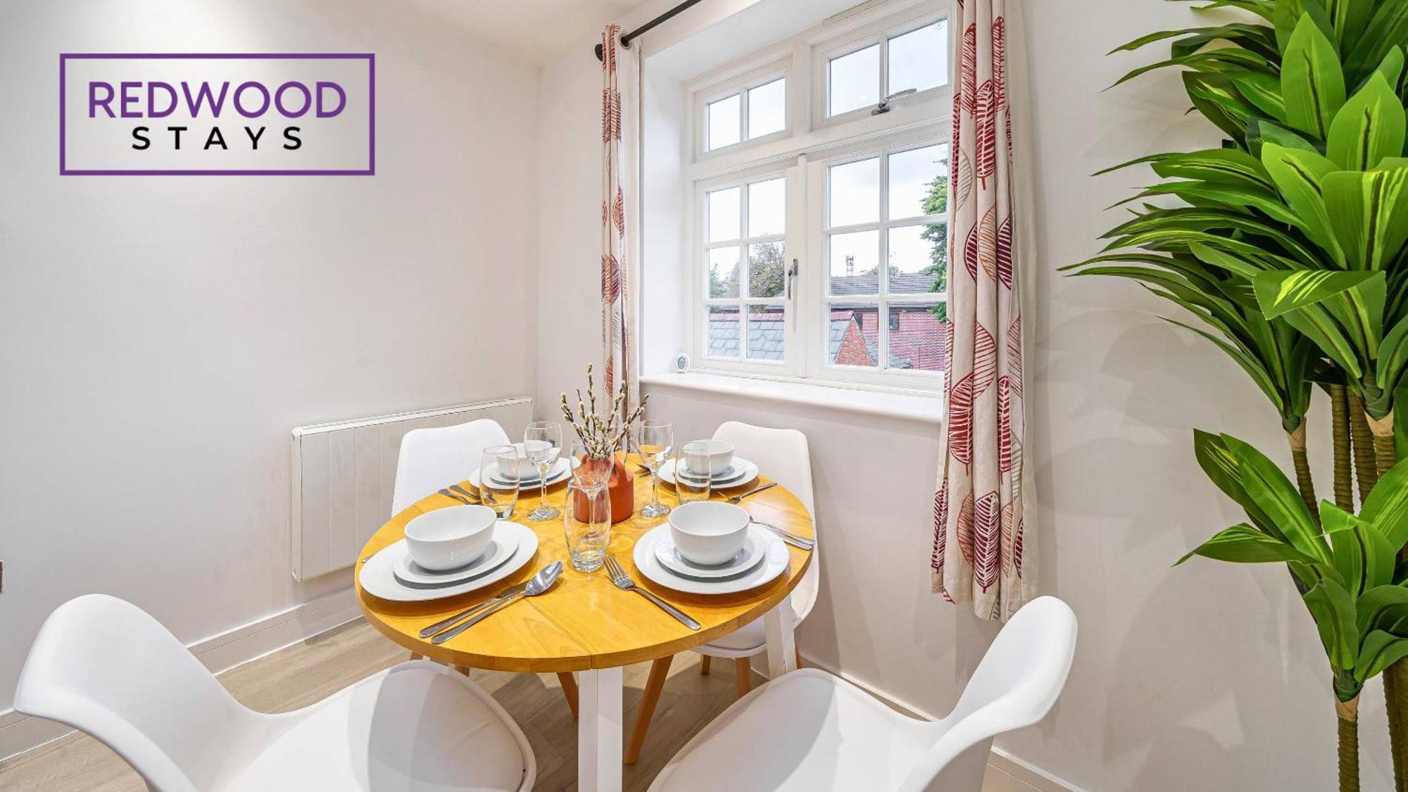 1 Bed 1 Bath Town Center Apartments For Corporates & Contractors, Wifi, Netflix And Parking On Selected Units By Redwood Stays Алдерсхот Экстерьер фото