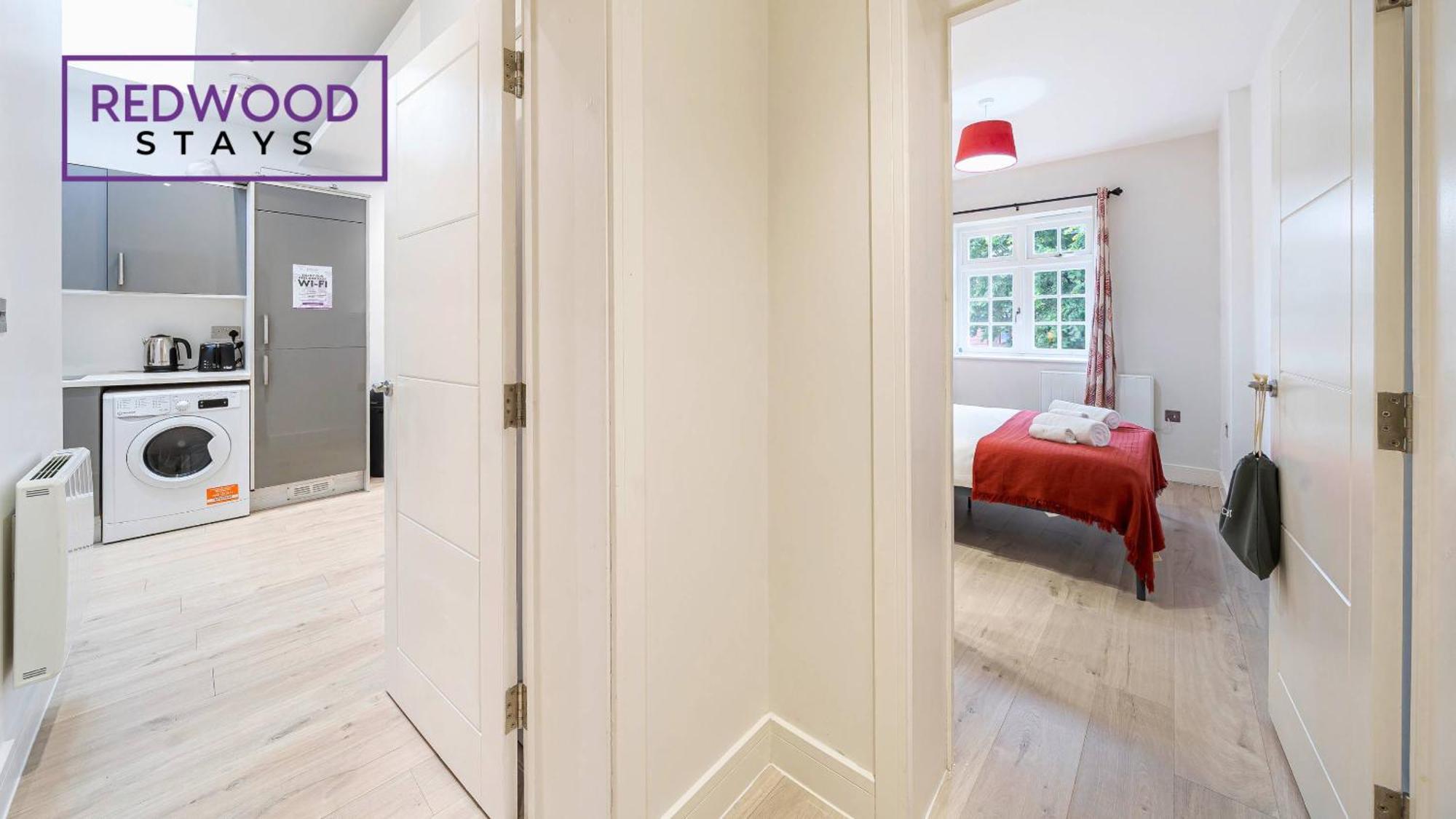 1 Bed 1 Bath Town Center Apartments For Corporates & Contractors, Wifi, Netflix And Parking On Selected Units By Redwood Stays Алдерсхот Экстерьер фото